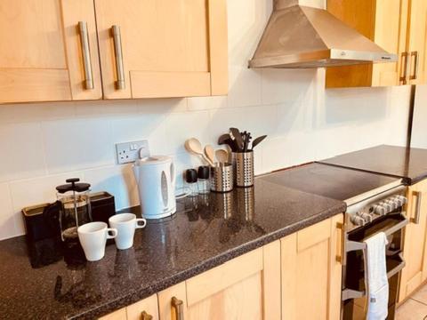Two Bedroom, Off-Road Parking Ludgershall  外观 照片